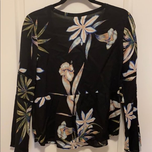 NWT - Roxy Black Long Sleeve Blouse Flower Pattern - Picture 2 of 11
